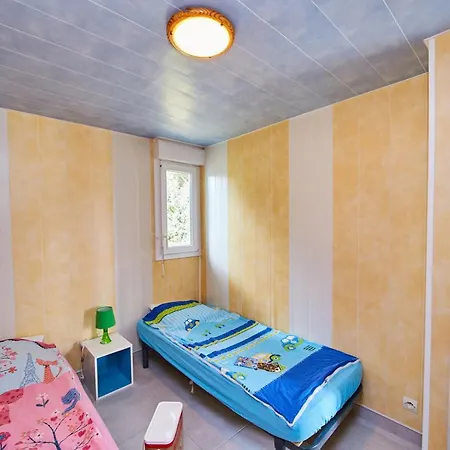 Village De Cromenach אתר קמפינג
