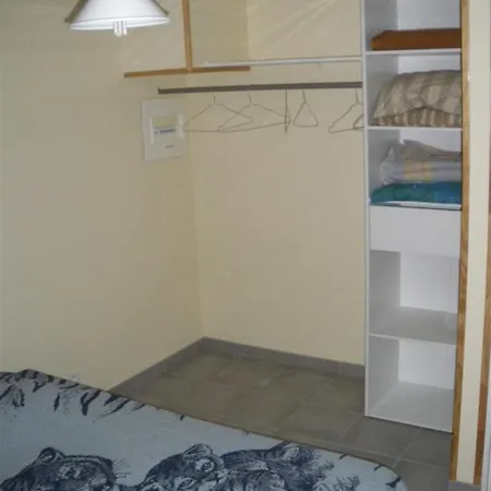 אתר קמפינג Village De Cromenach 2*