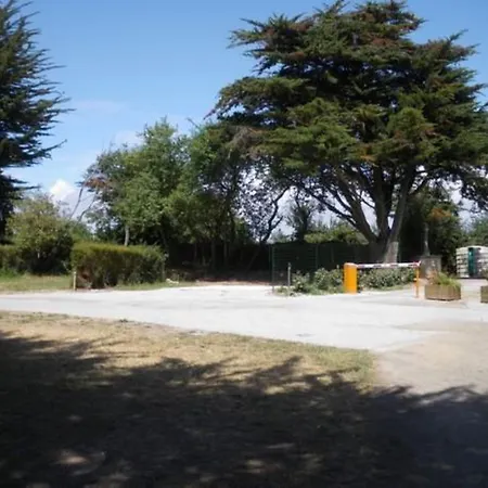 Village De Cromenach אתר קמפינג