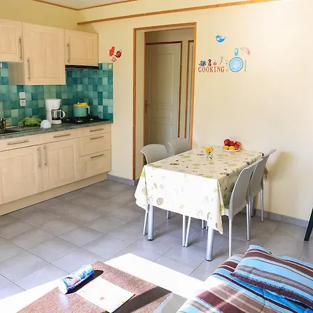 Village De Cromenach אתר קמפינג Ambon