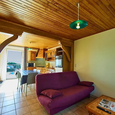 مكان تخييم Village De Cromenach