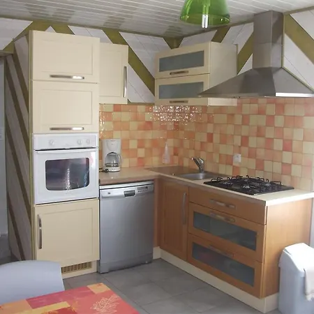 مكان تخييم Village De Cromenach 2*